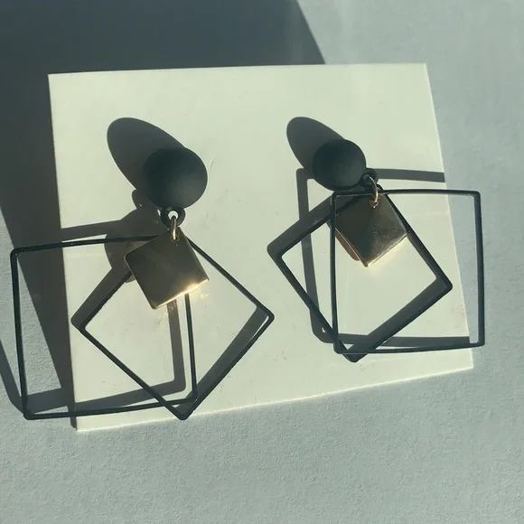 Earrings - Picture 2 of 4